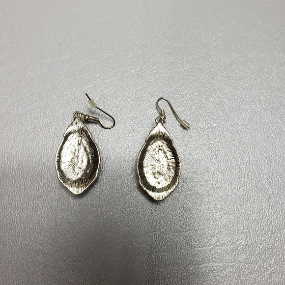 3/$15 Unbranded pretty statement earrings - Picture 4 of 6